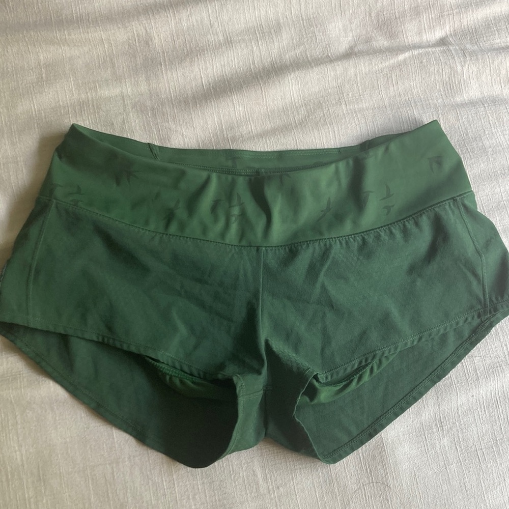 Oiselle Green Mac Roga Shorts (size 6)